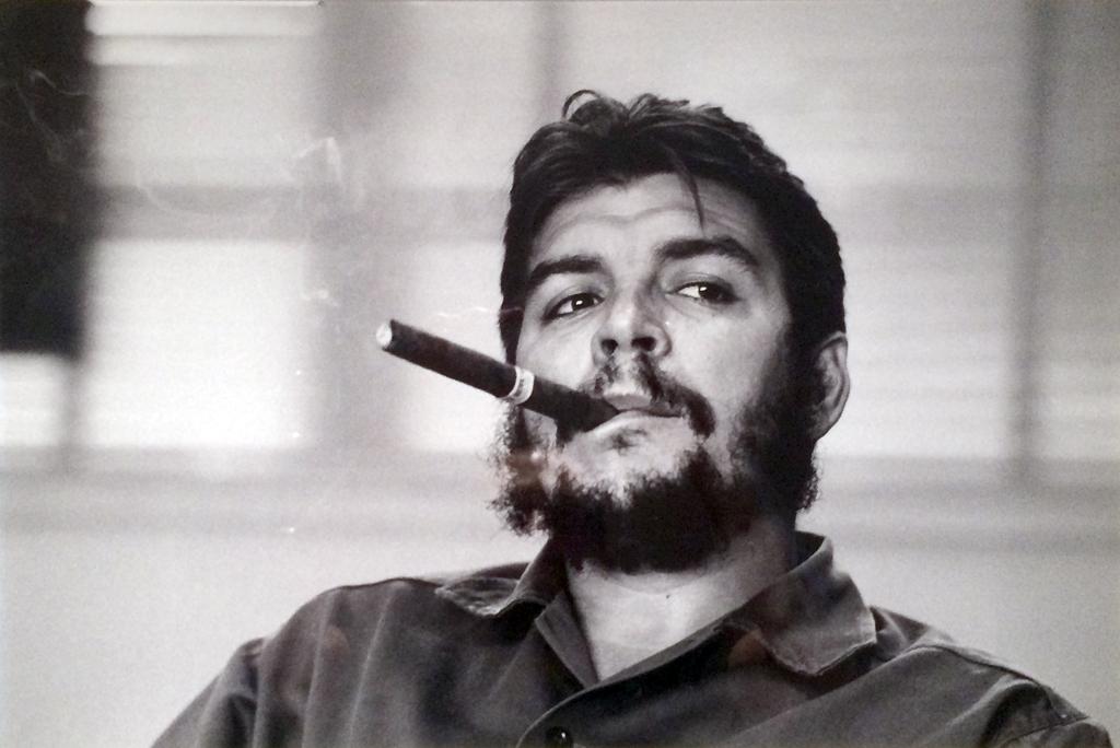 Che guevara en 1963 source wikimedia commons